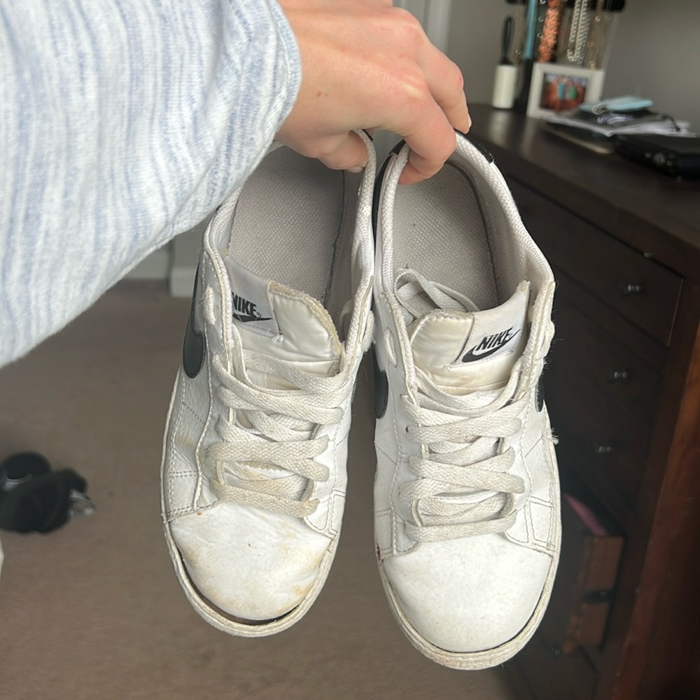 Nikes size 7